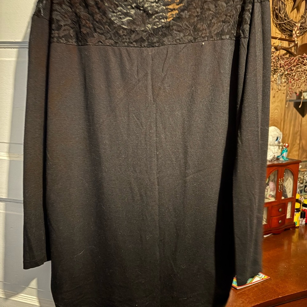 Chic Black Lace Accent Women's Long Sleeve Top - Picture 3 of 3